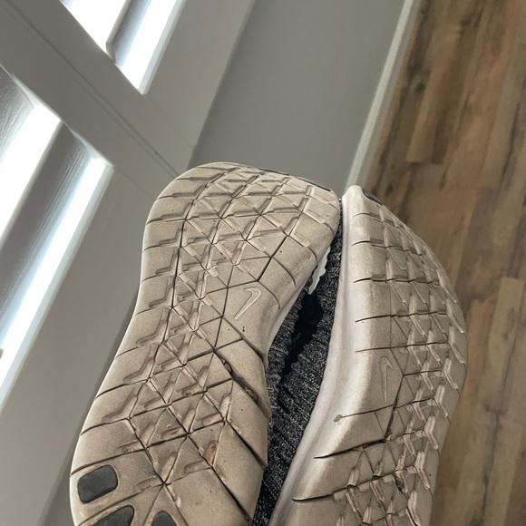 2 pair Nike size 7.5 women’s Free RN Flyknit - Picture 10 of 13